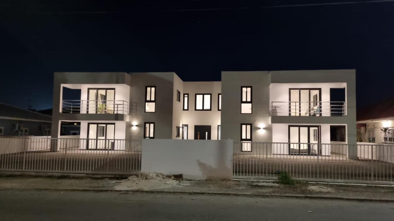 Апартаменты Whitehouse Boulevard, Close To Mambo Beach And City Centre Виллемстад Экстерьер фото