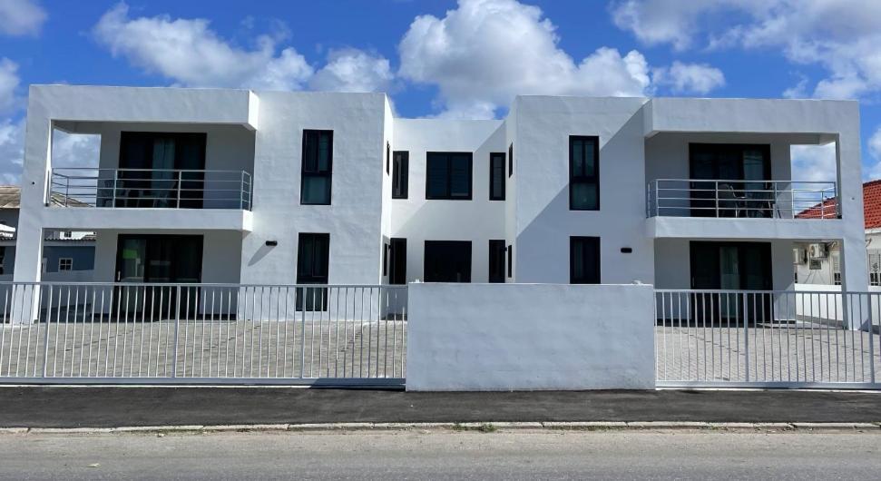 Апартаменты Whitehouse Boulevard, Close To Mambo Beach And City Centre Виллемстад Экстерьер фото