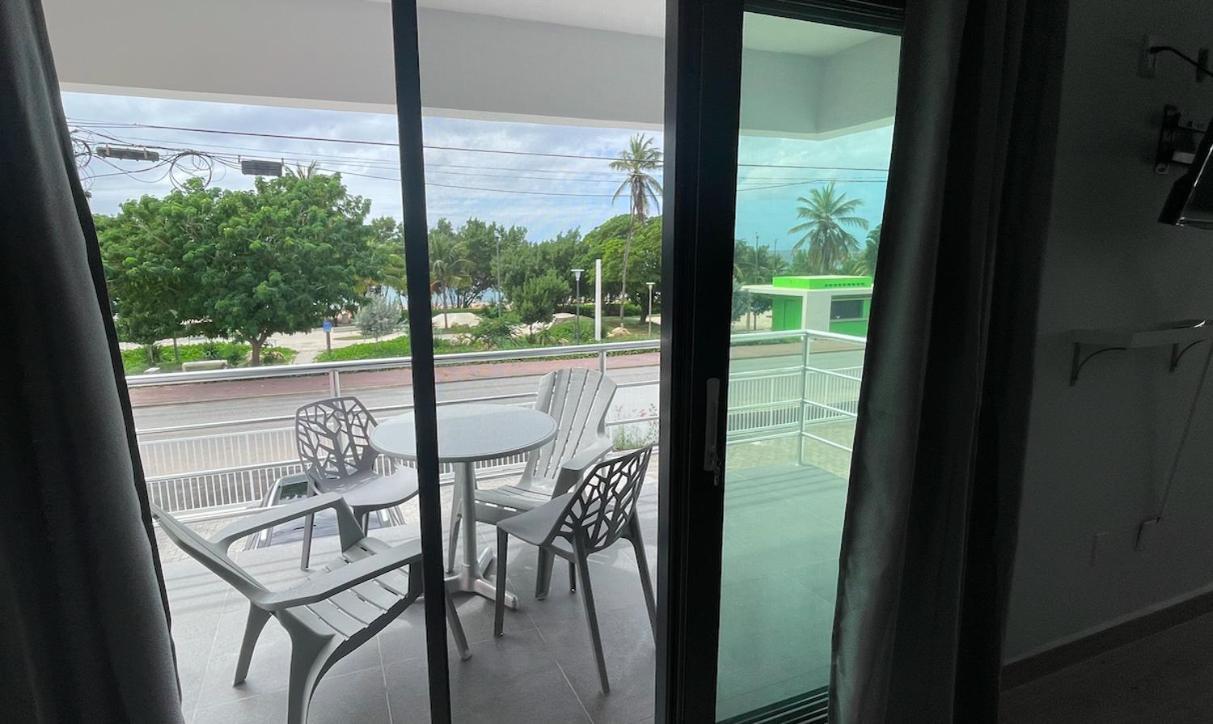 Апартаменты Whitehouse Boulevard, Close To Mambo Beach And City Centre Виллемстад Экстерьер фото