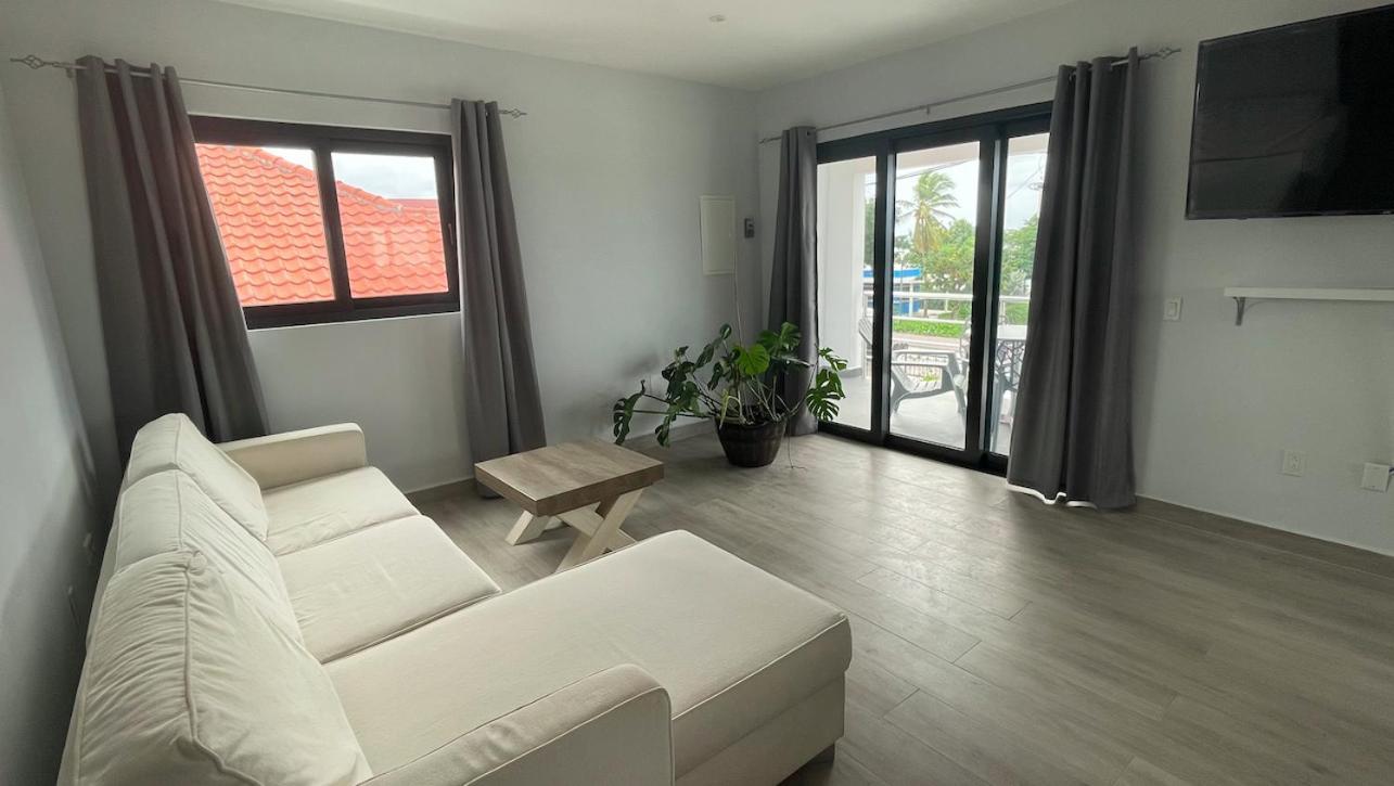 Апартаменты Whitehouse Boulevard, Close To Mambo Beach And City Centre Виллемстад Экстерьер фото