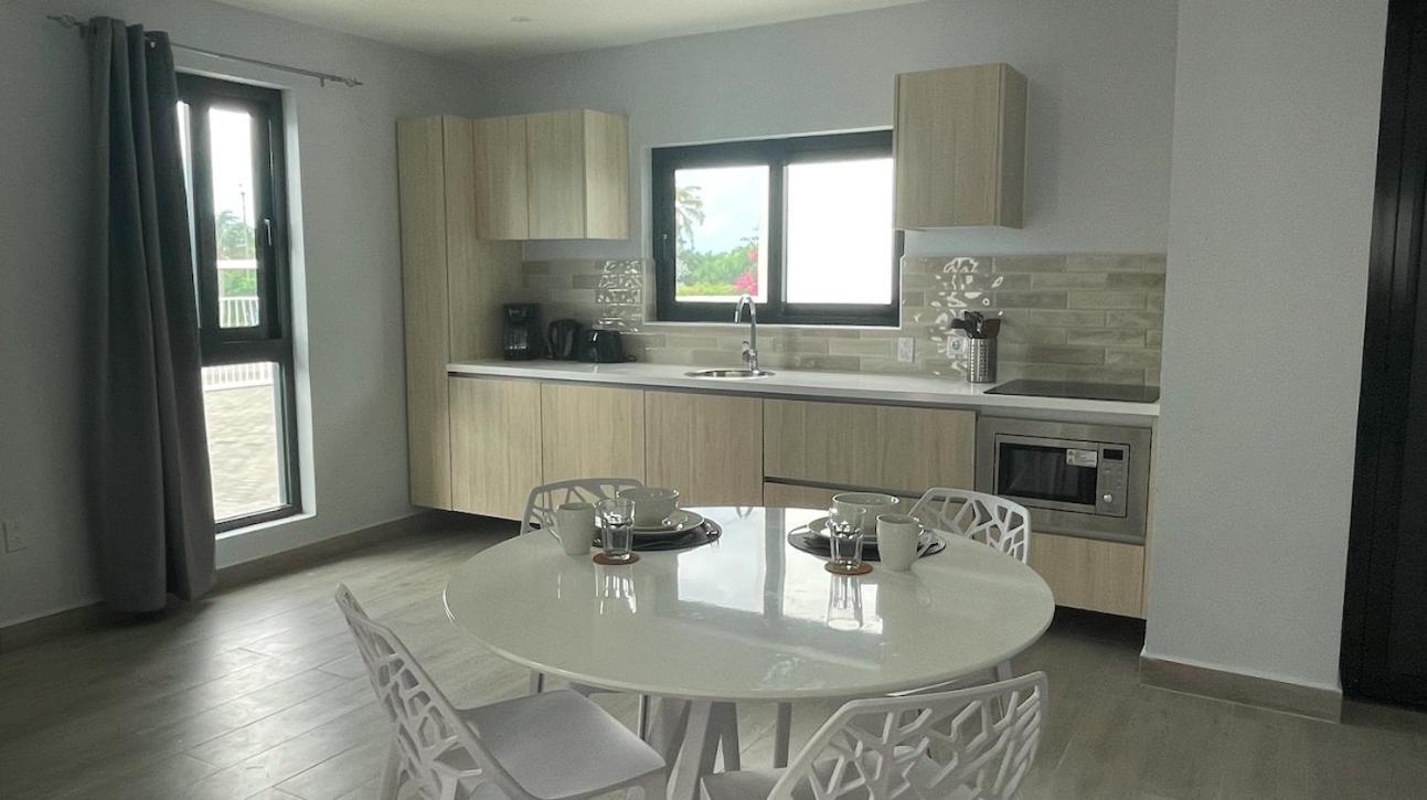 Апартаменты Whitehouse Boulevard, Close To Mambo Beach And City Centre Виллемстад Экстерьер фото